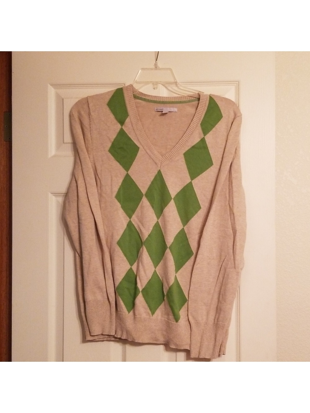 Old Navy Women's Tan and Green Argyle V-Neck Sweater XXL